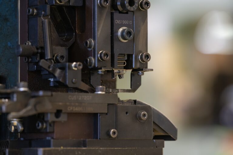 What is press working｜Explanation of the basics, types, and dies ...